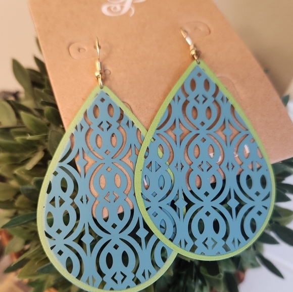 Plunder earrings $8 each - Picture 2 of 6